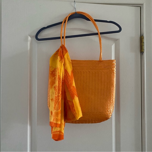 Albertarri Italian Silk Scarf - Picture 4 of 11